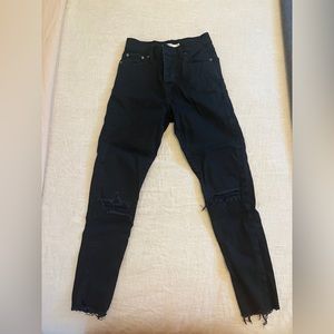 Levi’s wedgie skinny jeans ripped knees size 26 black